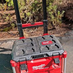 Milwaukee packout rolling tool box