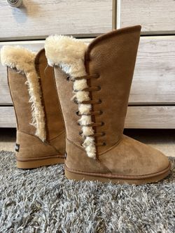 NEW LAMO Suede Women’s Boots - Size 6