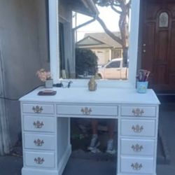 *Price Drop*-8 Drawer Solid Wood Vanity With Mirror And LED Lights - White With Gold