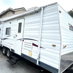 2005 Tahoe Transport Toy Hauler Very Clean 1 Owner