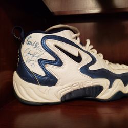 CHARLIE WARD AUTOGRAPHED GAME NIKE SIGNED BY CHARLIE AND GUARANTEED AUTHENIC STATES "GOD BLESS", HIS KNICK NO 21