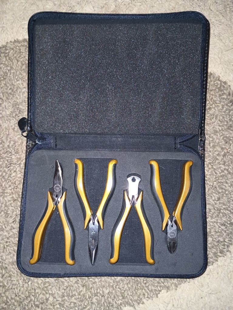 New Craftsman 4 Piece Precision Mini Pliers Set