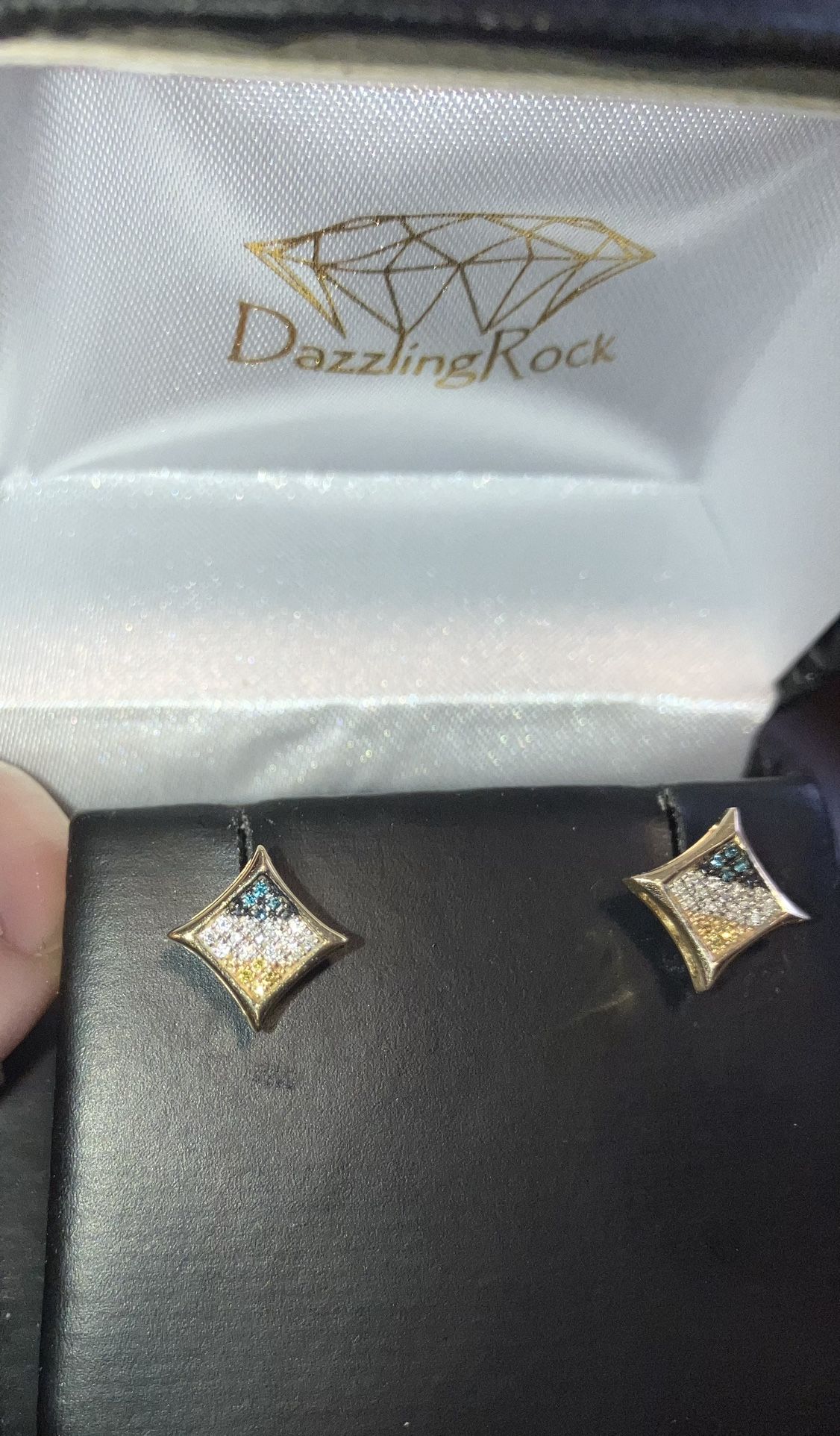 10k Gold / Diamond Earring