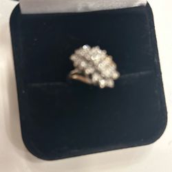 Beautiful Cocktail Ring 0.32 CT ring size 5