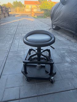 Rolling Mechanic Stool with Storage Tray