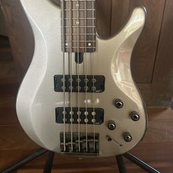 Yahama TRBX305 Bass