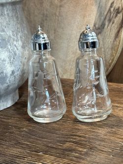 Vintage Princess House Heritage salt and pepper shaker set