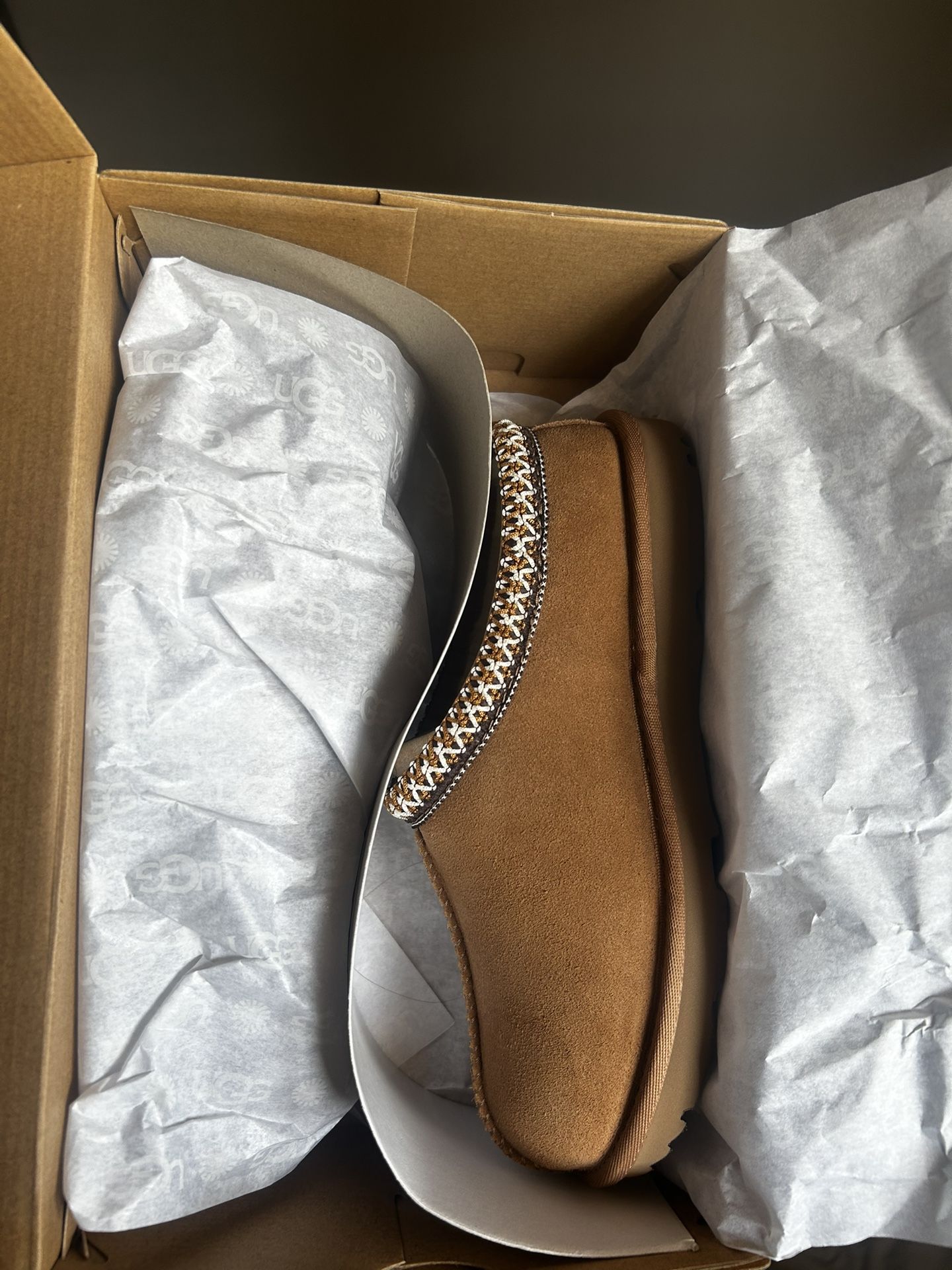 Chestnut Tasman Ugg Size 4