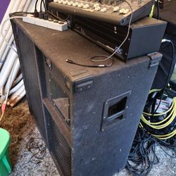 Mackie Mixer And 2x QSC 400w Amps