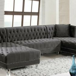 [EXCLUSIVE] Moda Velvet Gray Double Chaise Sectional

