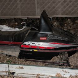 1987 Polaris Indy 400 Snowmobile 