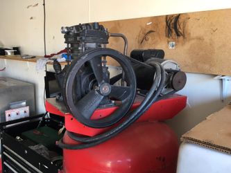 Husky 60 gallons compressor