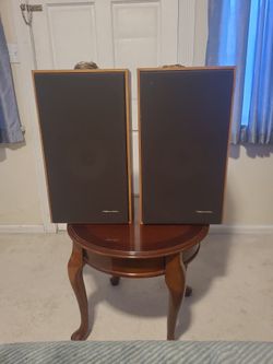 2 Vintage Realistic Radio Shack Bookshelf Speakers Wooden