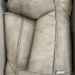 Bear Paw  Size 9
