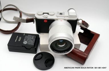 Leica CL Type 7323 Mirrorless Camera Summilux-TL 35mm f/1.4 ASPH 11085 Mint condition with light marks 