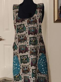 Hand made cross back cotton double sided pocket apron