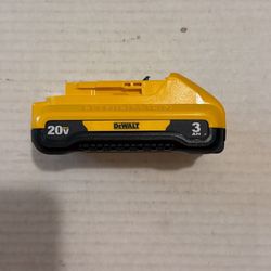 Brand New DEWALT 20 Volts 3.0 AH Battery.     55 Firm on Price.     55 Firme en Precio.