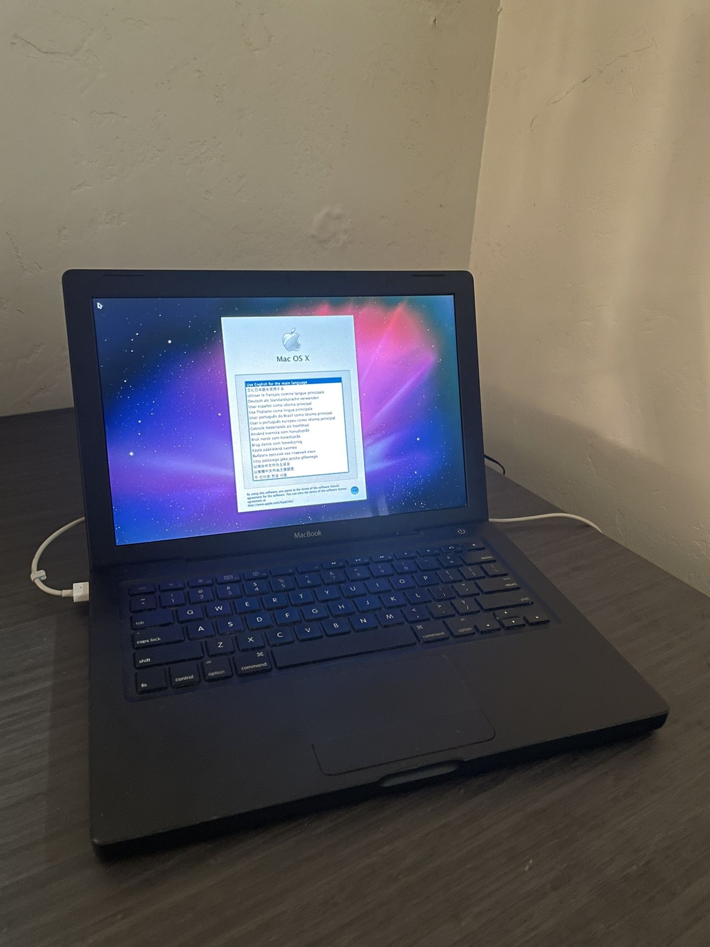 2008 Black MacBook