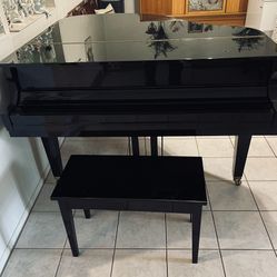 Kawai GM-2 Baby Grand Piano Polished Black Ebony