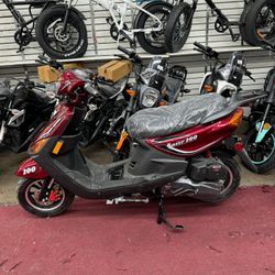 Brand New 200cc Razor Gas Scooter 