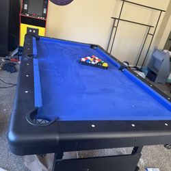 POOL TABLE 
