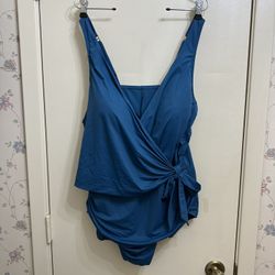 Like New Womens Lands’ End Wrap Style One Piece Swim Suit Size 18W