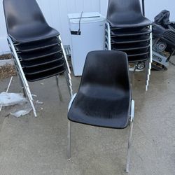 Sillas Negras Y Sólidas/ Black Solid Chairs 