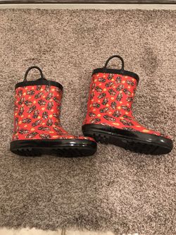 Kids Red Firetruck Rain Boots Size 1 in Toms River