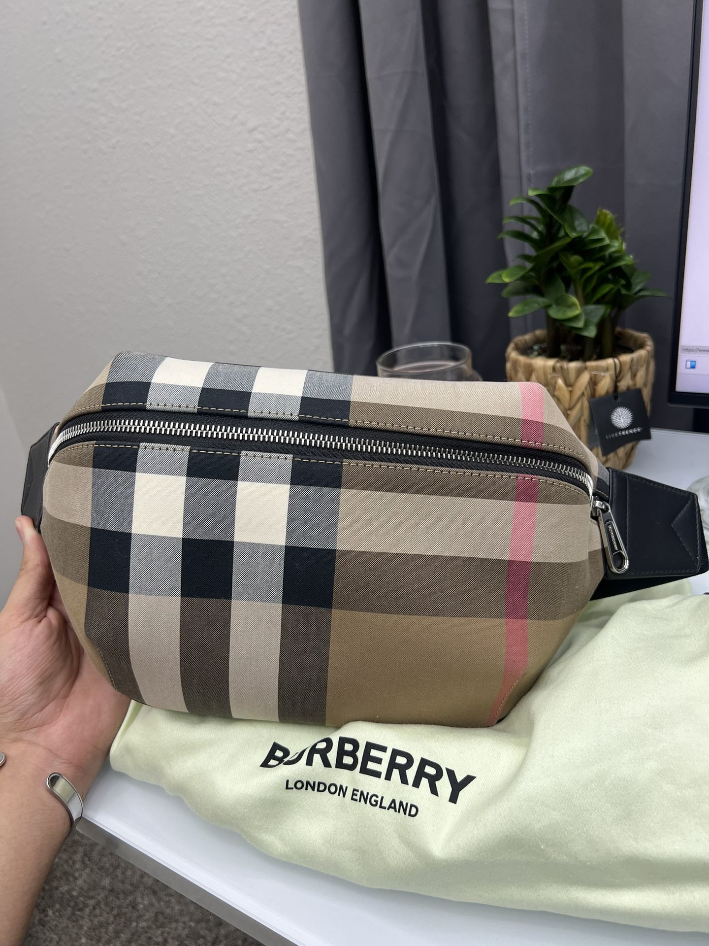 Burberry Men Bag