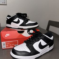 Nike Dunk Low Pandas 