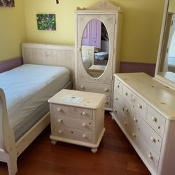 Twin Bed Bedroom Set