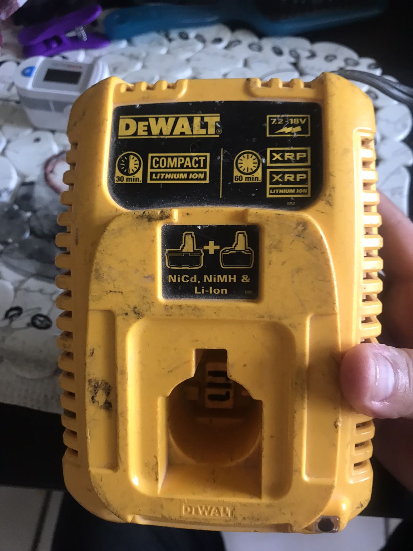 Cargador Dewalt 