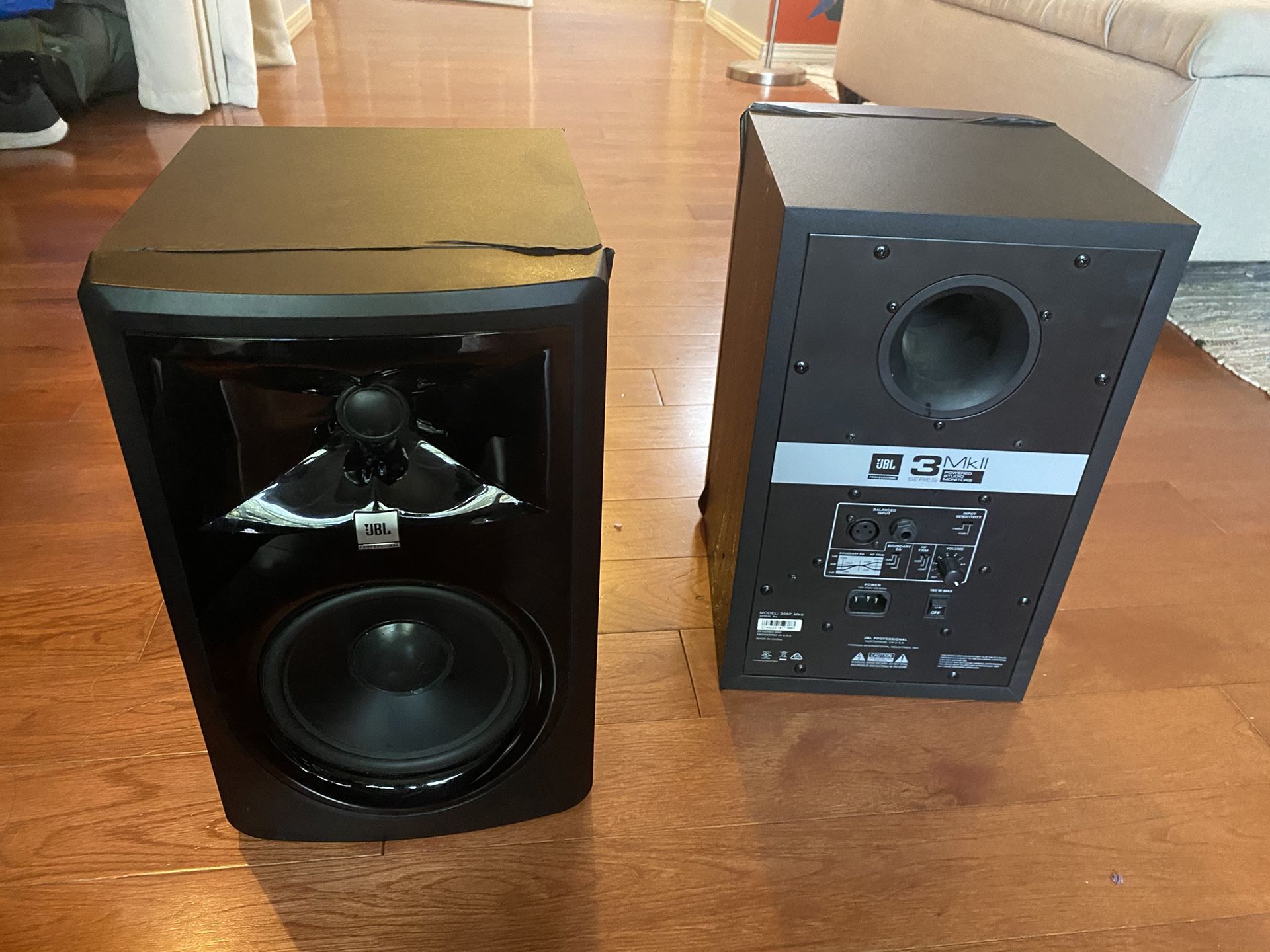 JBL 306P MkII Active near field Studio Monitors