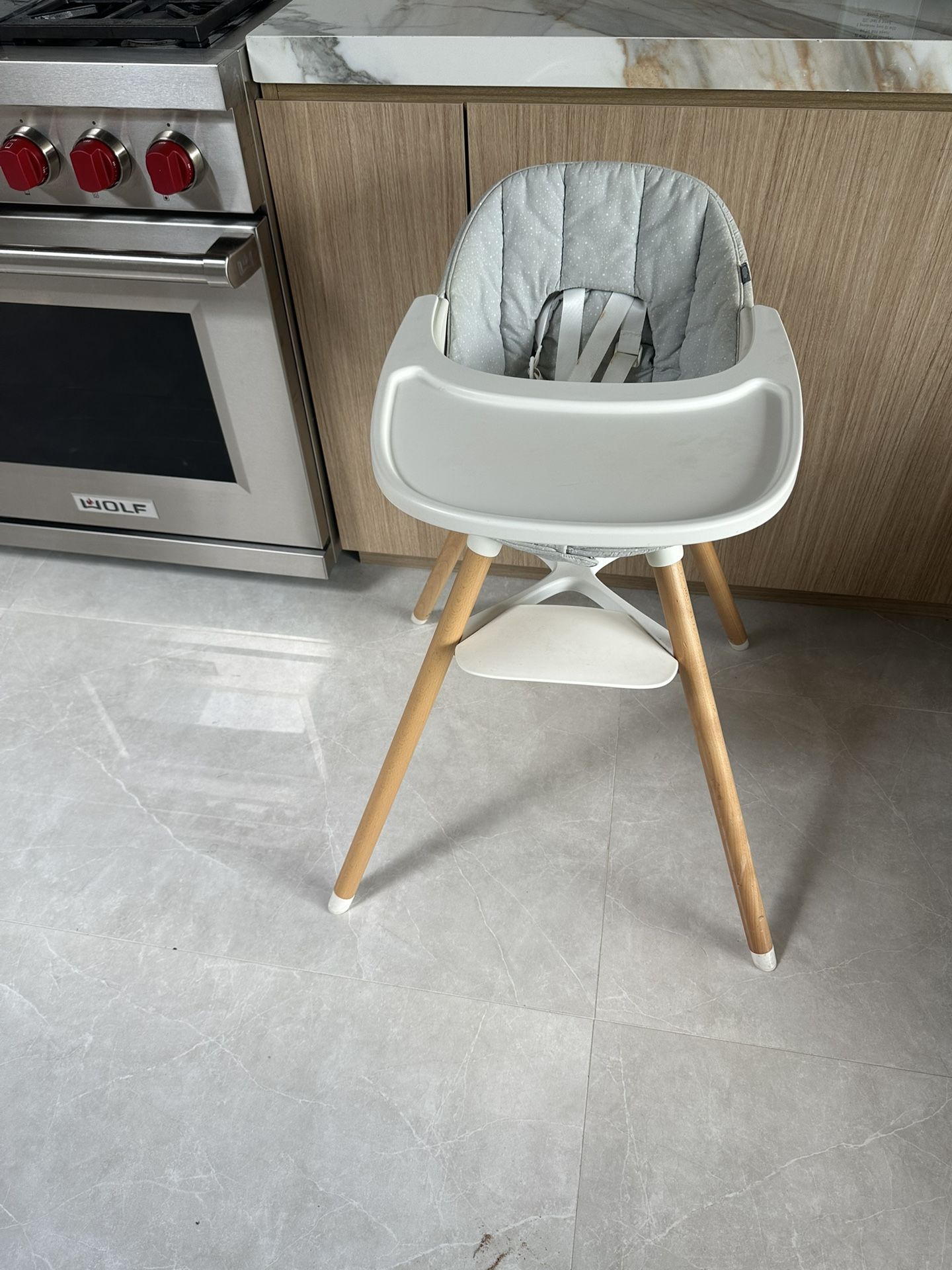 Kids Lalo High Chair "The Chair" Neutral , tray, seat cover and shorter lega
