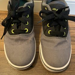Heelys Size 3 (Yth/Big boys)