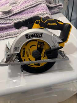 DEWALT XR 20-volt  Circular Saw 6-1/2-in Brushless BRAND NEW