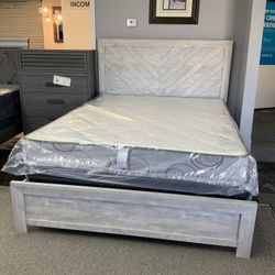Queen Size Bed With Mattresses 