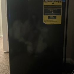 Mini fridge 