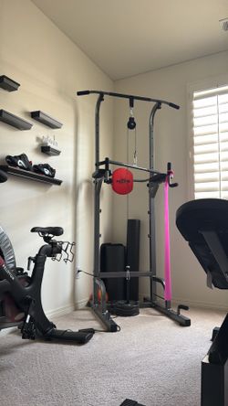 Power tower pull up station gym equipment