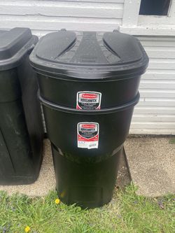 Rubbermaid 50 gal Roughneck Wheeled Plastic Garage Trash Can, Black Black -  50 gal for Sale in Hackensack, NJ - OfferUp