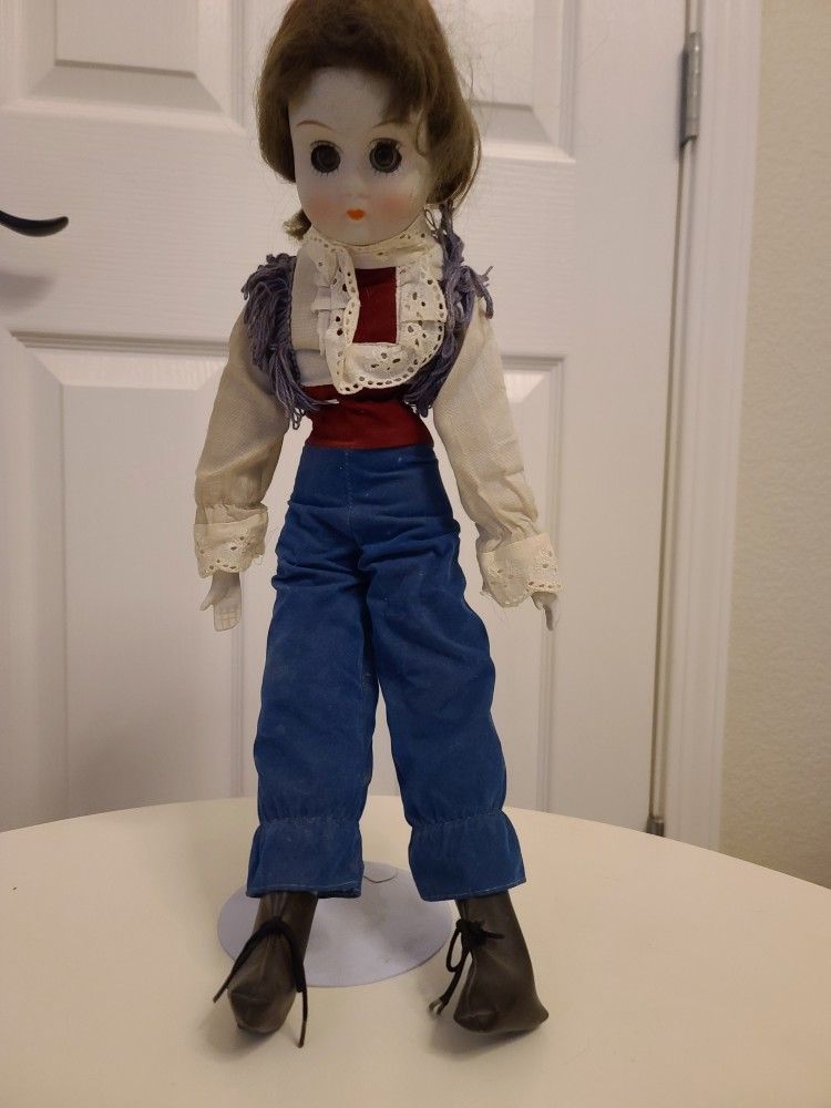 Beautiful Vintage 17" Porcelain Doll.