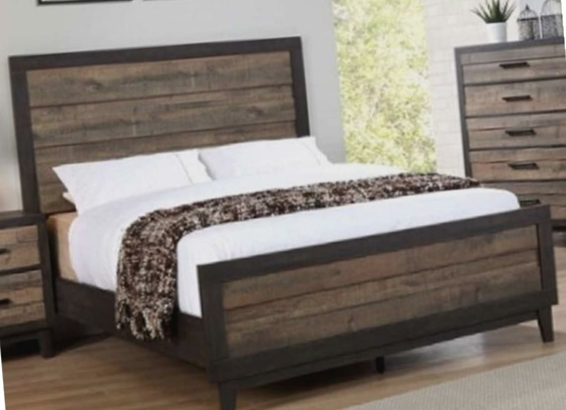 Beautiful Dark Wood Color Queen Bedroom Set