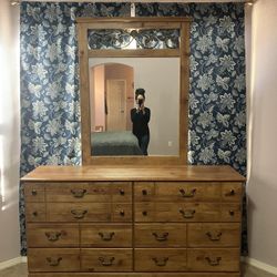 Maple Wooden Dresser 6 drawer w/Mirror