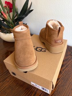 New Size:13C Girl UGG Boots   Nuevas Talla:13C Botas UGG De Niña  $70.** Oxnard, California 93033
