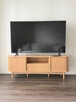 Tv stand 65”