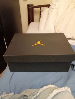 Jordan Black and white 1 11/5 mens