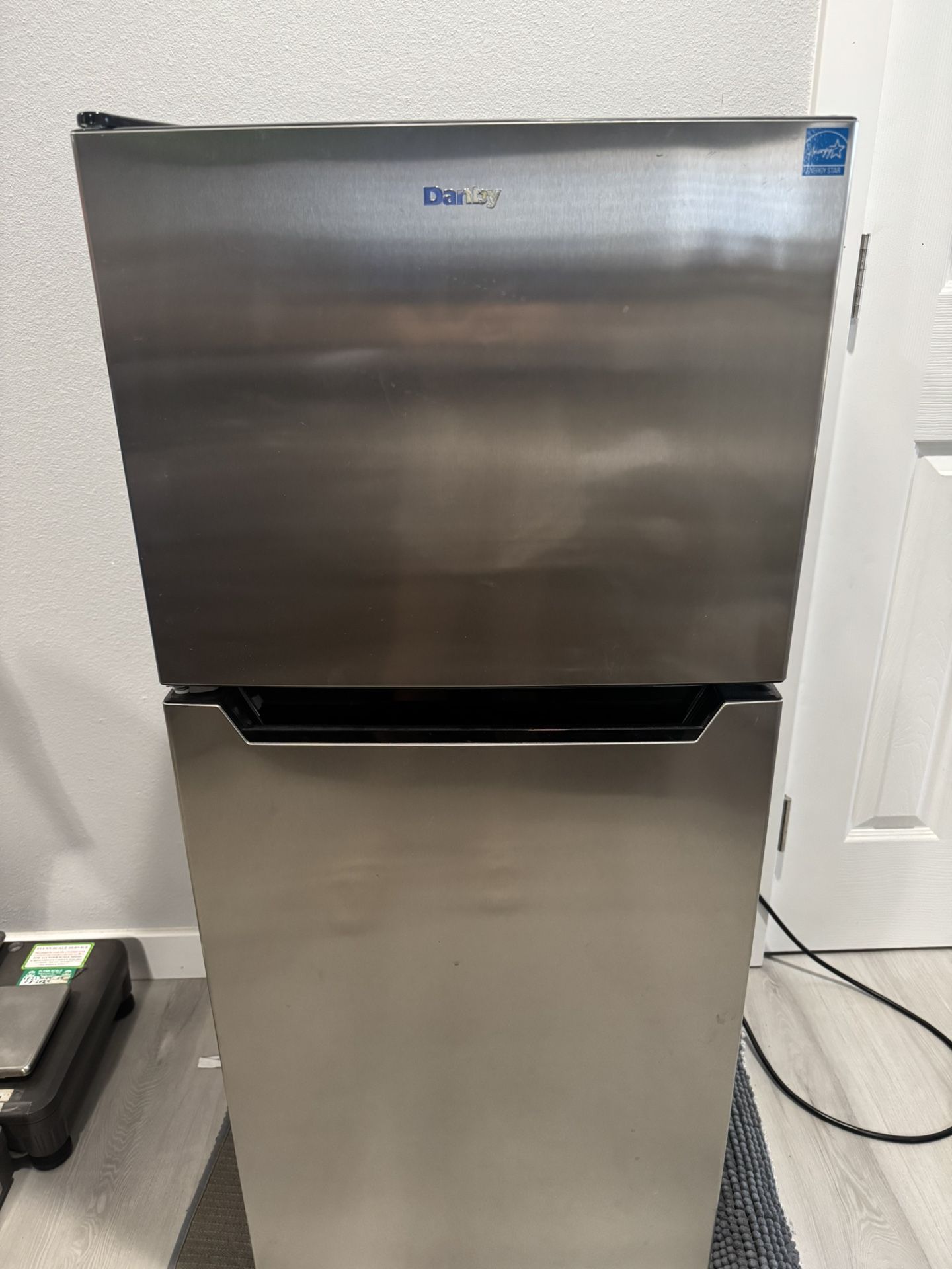 🔥 FOR SALE: Danby DCRD042C1BSDD Compact Mini Fridge - Like New! 🔥