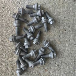 Mercedes Sprinter Van Wheels Lug Nuts