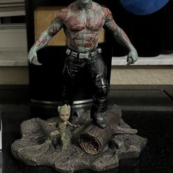 Groot And Draw Statue