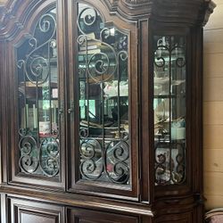 Thomasville Dinning Furniture With China Cabinet, Diner Cabinet 
